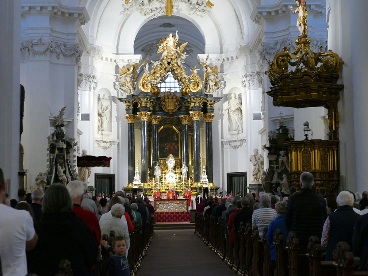 Abschlussvesper der Bischofskonferenz mit Austeilung des Bonifatiussegens (Foto: Karl-Franz Thiede)